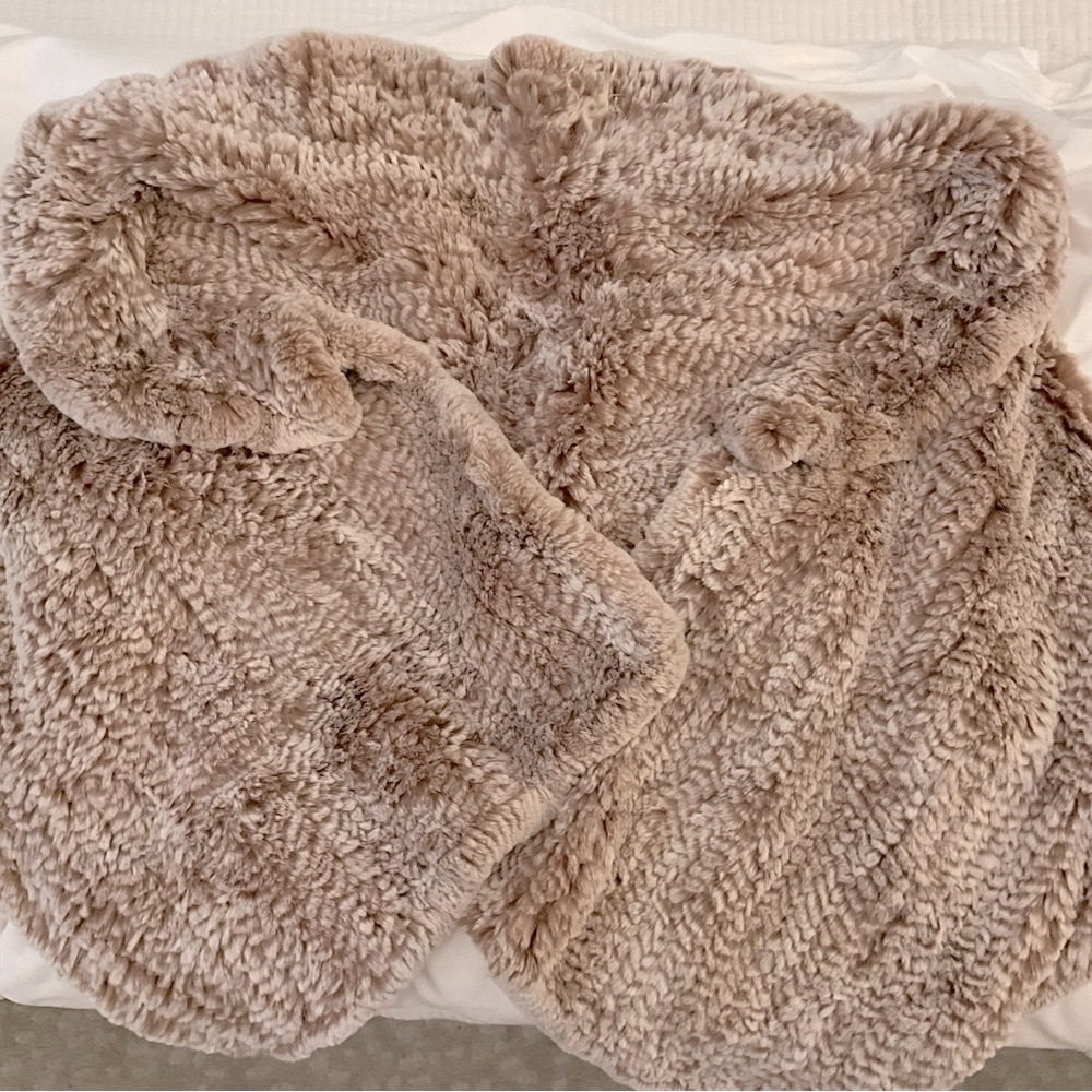 Cozy Dusty Pink Fur Shoulder Wrap
